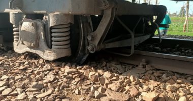 تفاصيل خروج قطار عن القضبان بمحطة الحامول فى المنوفية.. فيديو