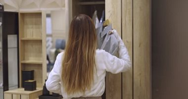 خبراء الطاقة يحذرون من باب الدولاب المفتوح أثناء النوم.. اعرف السر 