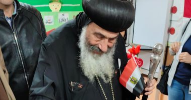 مطران بورسعيد يدلى بصوته الانتخابى بمارثون الإعادة بانتخابات النواب فى بورسعيد