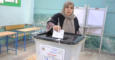 المواطنون يدلون بأصواتهم فى انتخابات مجلس النواب بمنطقة الشرابية بالقاهرة