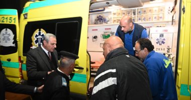 محافظ الغربية يوقف جولته ويستدعى سيارة إسعاف لمسنة تعثرت بعد الإدلاء بصوتها