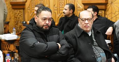 صلاح عبد الله وعمرو يوسف وأحمد رزق يقدمون العزاء فى أرملة الراحل مصطفى متولى..فيديو وصور 