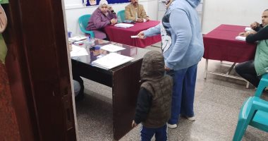 مشاهد الأبوة والأمومة حاضرة فى انتخابات النواب بالمطرية.. صور