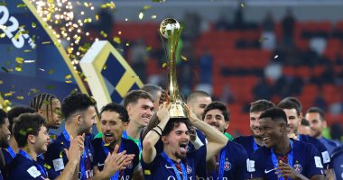 لاعبو باريس سان جيرمان يحتفلون بلقب كأس القارات
