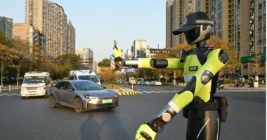الصين تبتكر أول شرطي مرور يعمل بالذكاء الاصطناعي