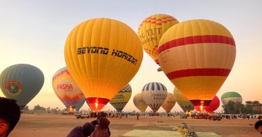 سعادة كبيرة بين الأفواج الأجنبية فى رحلة المغامرات الساحرة بالبالون الطائر بالأقصر