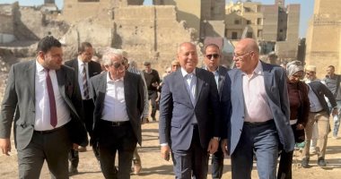 مستشار رئيس الجمهورية ومحافظ القاهرة يتفقدان أعمال تطوير القاهرة التاريخية.. صور
