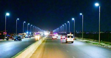 طاقة نظيفة وذكية.. 287 كشافا حديثا ضمن منظومة إنارة طريق غرب بورسعيد.. صور