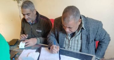 صرف الأسمدة المدعمة لمزارعي نزلة عمارة وساقلته بسوهاج