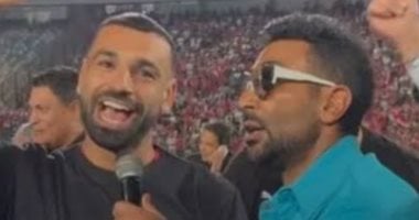 أحمد سعد يهدى محمد صلاح أغنية فخر العرب المصرى.. فيديو