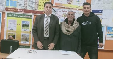 شيخ الصيادين يدلي بصوته في جولة الإعادة بالشرقية: المشاركة واجب وطني