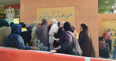 توافد سيدات مدينة 15 مايو على لجان انتخابات مجلس النواب