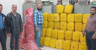 ضبط سيارة زيت طعام غير صالح وفول مصاب بالسوس بساقلته قبل توزيعها على المطاعم