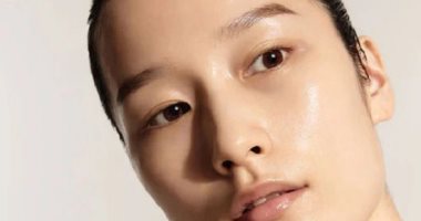 روتين العناية بالبشرة على طريقة الكوريات.. وجه صافٍ موحد اللون