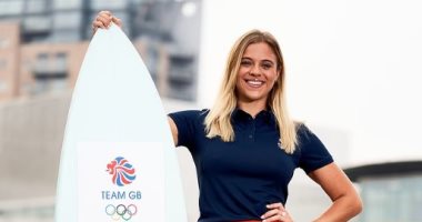 بريطانية تدخل موسوعة جينيس بركوبها موجة عملاقة فى البرتغال.. فيديو وصور