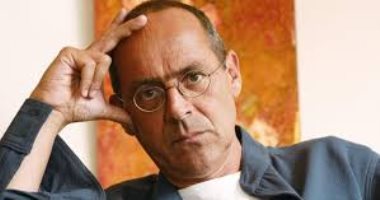 برنارد ستيجلر.. فيلسوف العصر الرقمى القارئ لتقنية بوصفها قدر الإنسان الحديث