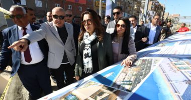وزيرتا التخطيط والتنمية المحلية ومحافظ الأقصر يتفقدون تطوير كورنيش إسنا.. صور
