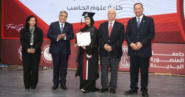 محافظ الدقهلية ووزير التعليم العالى يكرمان الدفعة الأولى بجامعة المنصورة الجديدة