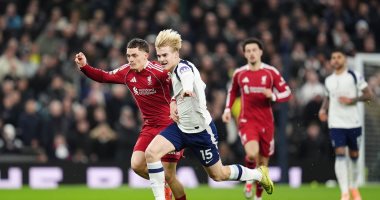 لاعبو ليفربول يحتفلون بهدف في مباراة سابقة