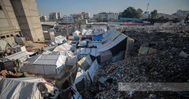 تحذيرات من تفشي الأوبئة.. نازحون يعيشون قرب مكب نفايات في غزة