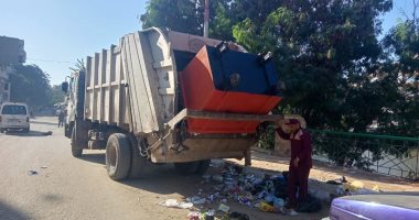 رفع 25 طن من القمامة والمخلفات والأتربة بشوارع حي غرب سوهاج