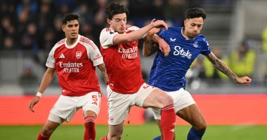 فرحة لاعبي ارسنال بهدف ساكا في مباراة سابقة