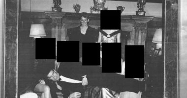 مصائب أندرو لا تنتهي.. صورة من ملفات جيفرى إبستين تفضح الأمير السابق