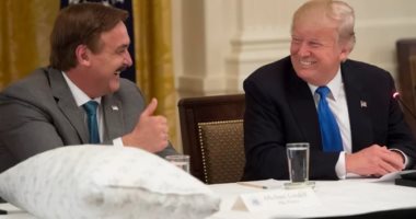 ترامب يدعم صاحب شركة «وسائد» لمنصب حاكم ولاية مينسوتا