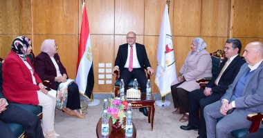 رئيس جامعة سوهاج يستقبل لجنة قطاع التمريض بالمجلس الأعلى للجامعات