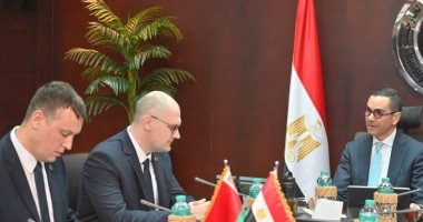 وزير الاستثمار يلتقى سفير بيلاروسيا بالقاهرة لبحث سبل تعزيز العلاقات التجارية