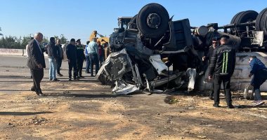 مصرع 3 موظفين بشركة كهرباء بورسعيد وإصابة آخر في حادث على محور 30 يونيو.. صور