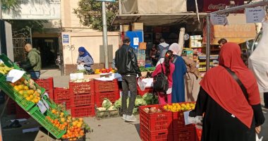 تخفيضات 50%.. إقبال كبير على سوق اليوم الواحد بالمرج.. مستمر حتى رمضان