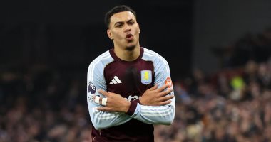 مورجان روجرز يحتفل أمام مانشستر يونايتد