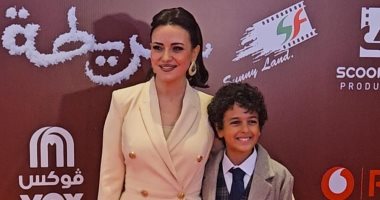 ريهام عبد الغفور والطفل آسر يحتفلان بعرض فيلم خريطة رأس السنة