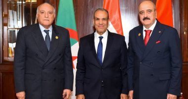 اجتماعاً ثلاثيا حول ليبيا 