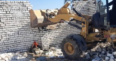 إزالة 12 حالة تعد على الأراض الزراعية وأملاك الدولة بقرى مركز سوهاج