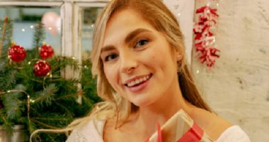 إتيكيت استقبال هدايا رأس السنة.. ترد إزاي حتى لو مش على ذوقك؟