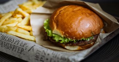 4 خطوات تساعدك على الابتعاد عن الوجبات السريعة وتحافظ على وزنك