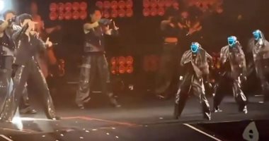 6 روبوتات شبيهة بالبشر تخطف الأضواء برقصة متزامنة فى حفل موسيقى بالصين