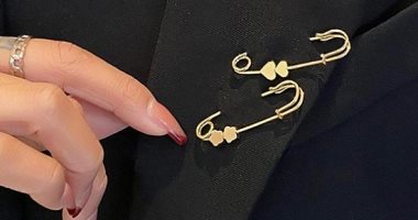 دبوس الملابس موضة فى 2026.. إزاى تخليه ياخد الأوتفيت فى حتة تانية؟