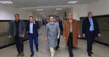 رئيس جامعة كفر الشيخ يطمئن على مستوى الخدمات المقدمة للمرضى بالمستشفى الجامعى