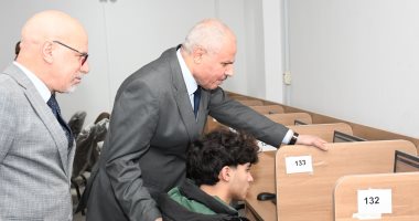 رئيس جامعة القناة يتفقد لجان الاختبارات الإلكترونية لمتطلب اللغة