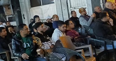 ترقب من جماهير الإسكندرية خلال مشاهدة مباراة منتخب مصر أمام زيمبابوى