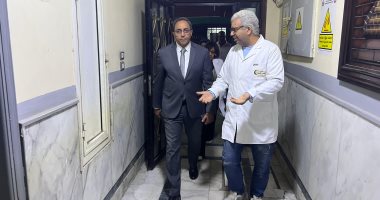 محافظ قنا يفاجئ العاملين بالمستشفى العام ويتابع مستوى الخدمات الصحية