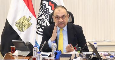 وزير قطاع الأعمال يعقد اجتماعًا لمتابعة مستجدات مشروع تطوير صناعة الغزل