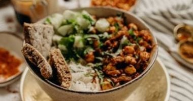 طريقة عمل الأرز بالخلطة وقطع الكبدة.. جددى مطبخك 