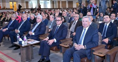 نائب رئيس الوزراء وأيمن عاشور يشهدان احتفالية عيد العلم بجامعة القاهرة