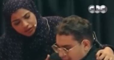 مشروع ممثل محترف.. شاب يبهر لجنة كاستنج بمشهد أحمد حلمي في "آسف على الازعاج"