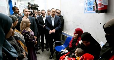 رئيس الوزراء يجرى حوارا مع المواطنين بمركز طب الأسرة فى قرية الفهميين 