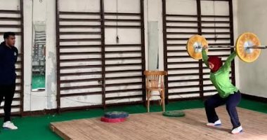 أبطال منتخب مصر يؤدون امتحان التربية العملية لرفع الأثقال بجامعة قناة السويس